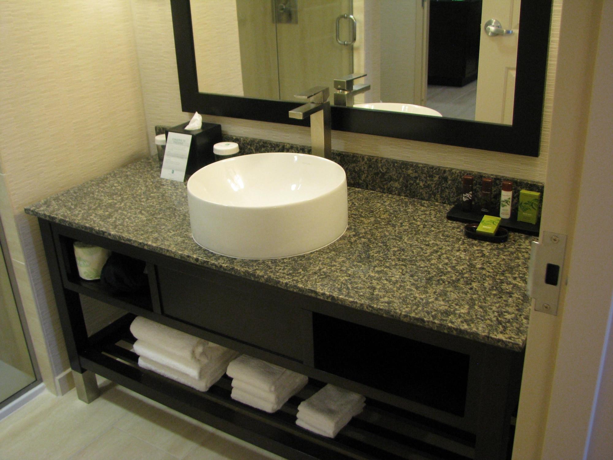 Embassy By Hilton Newark Airport Hotel