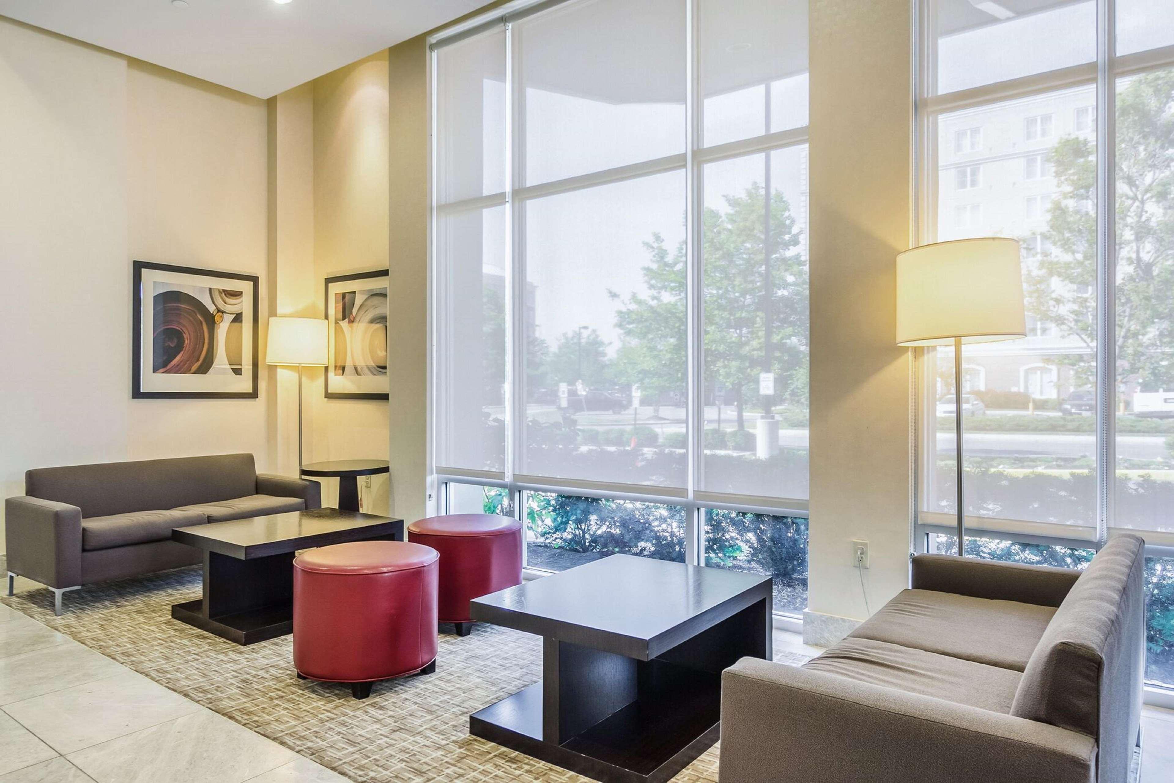 Hotel Embassy By Hilton Newark Airport