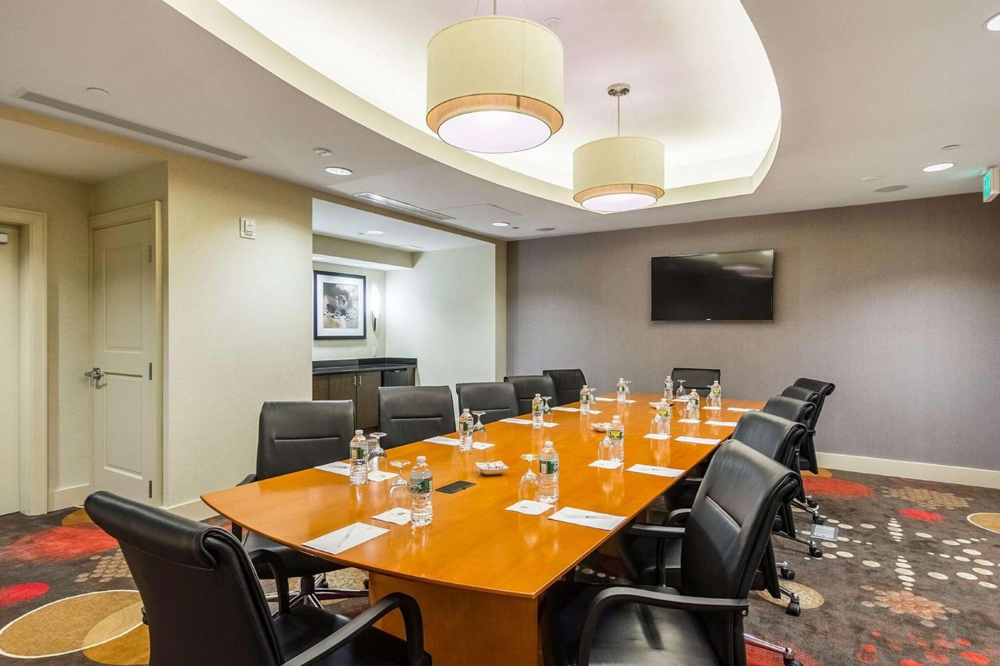Hotel Embassy By Hilton Newark Airport Elizabeth