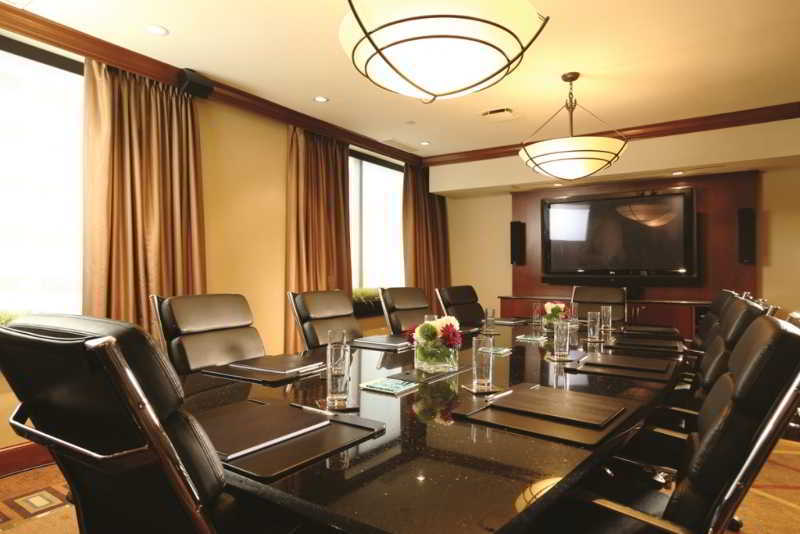 Embassy By Hilton Newark Airport 4*