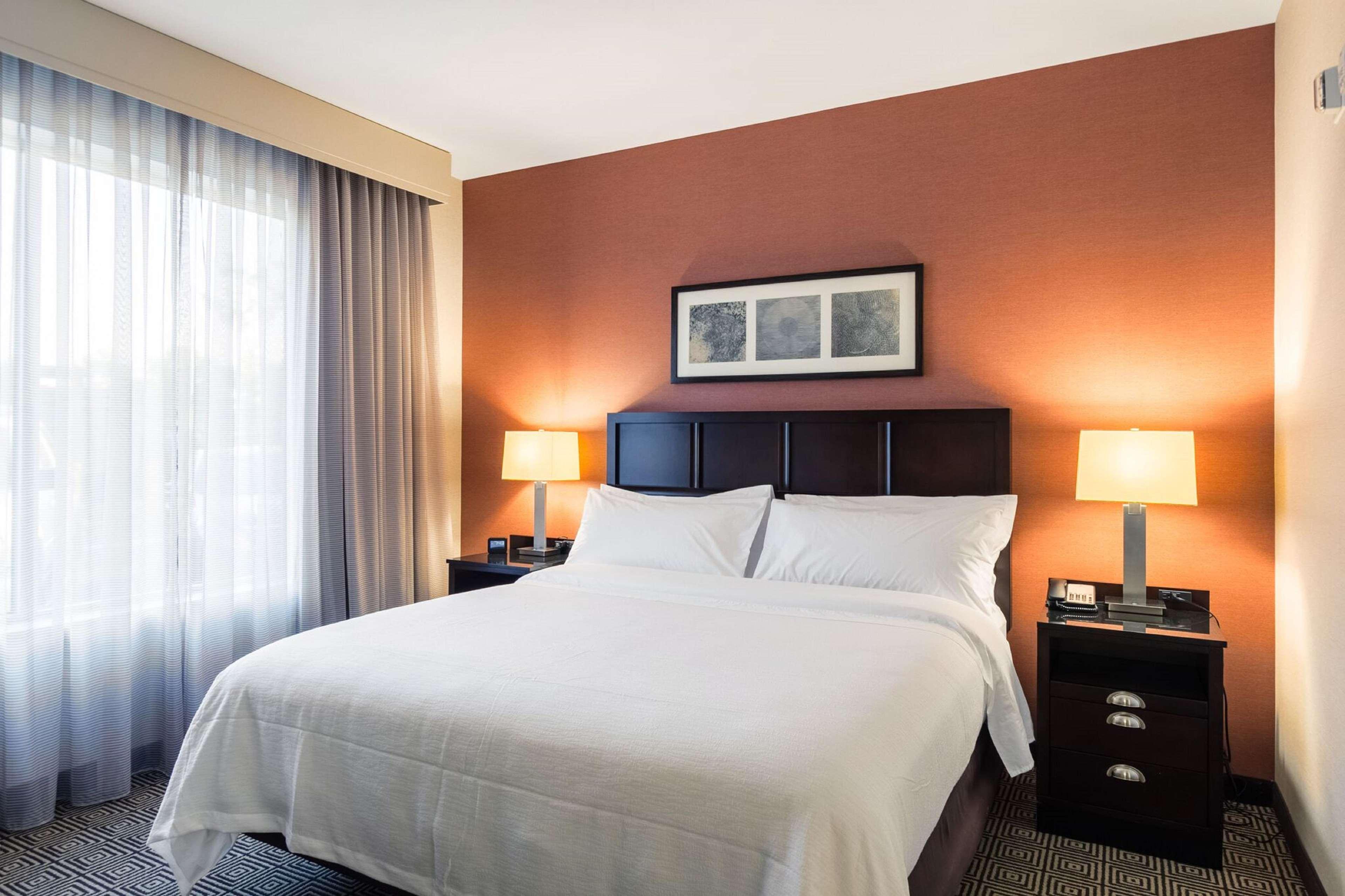 Hotel Embassy By Hilton Newark Airport Elizabeth