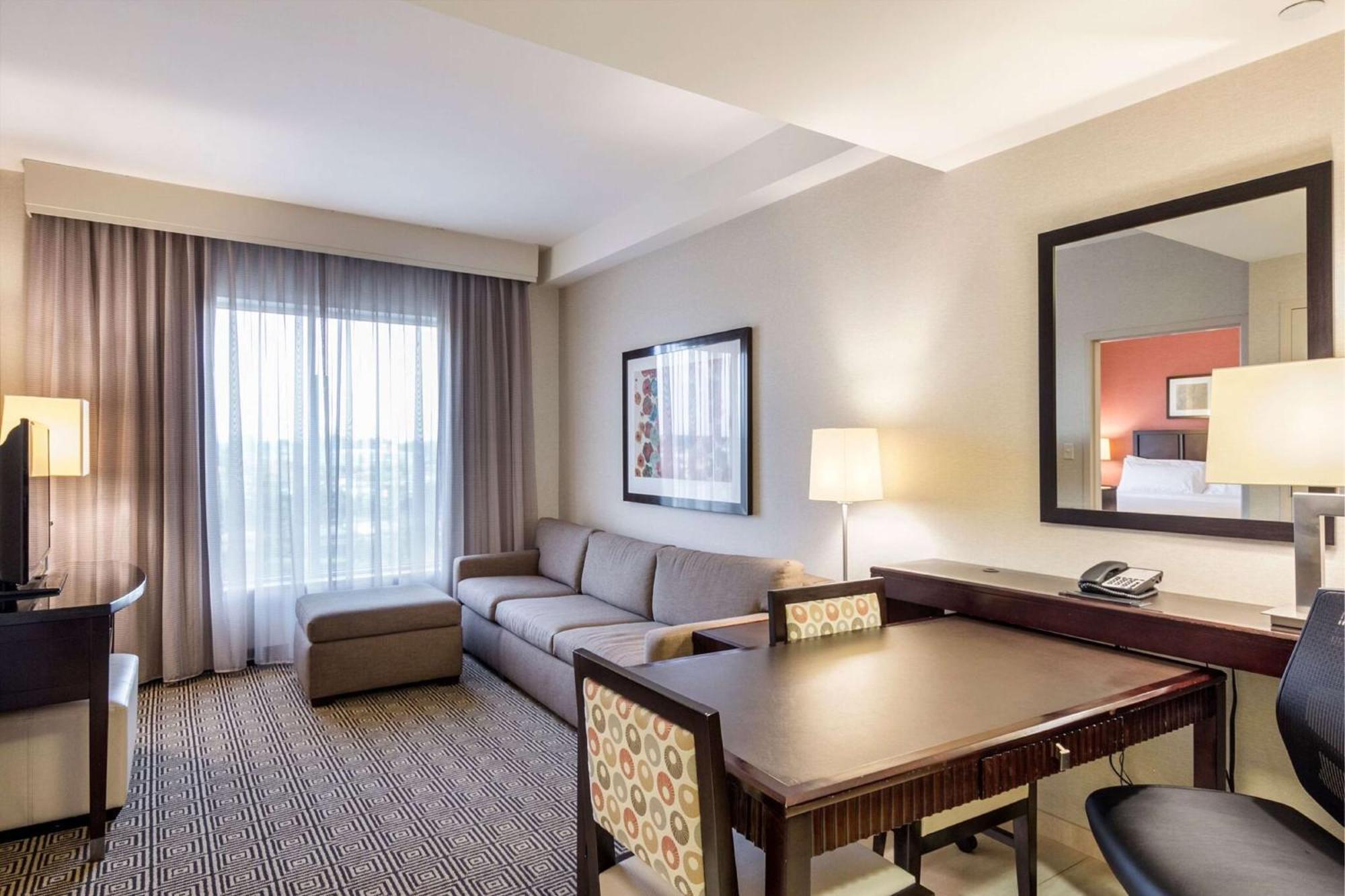 Hotel Embassy By Hilton Newark Airport Elizabeth
