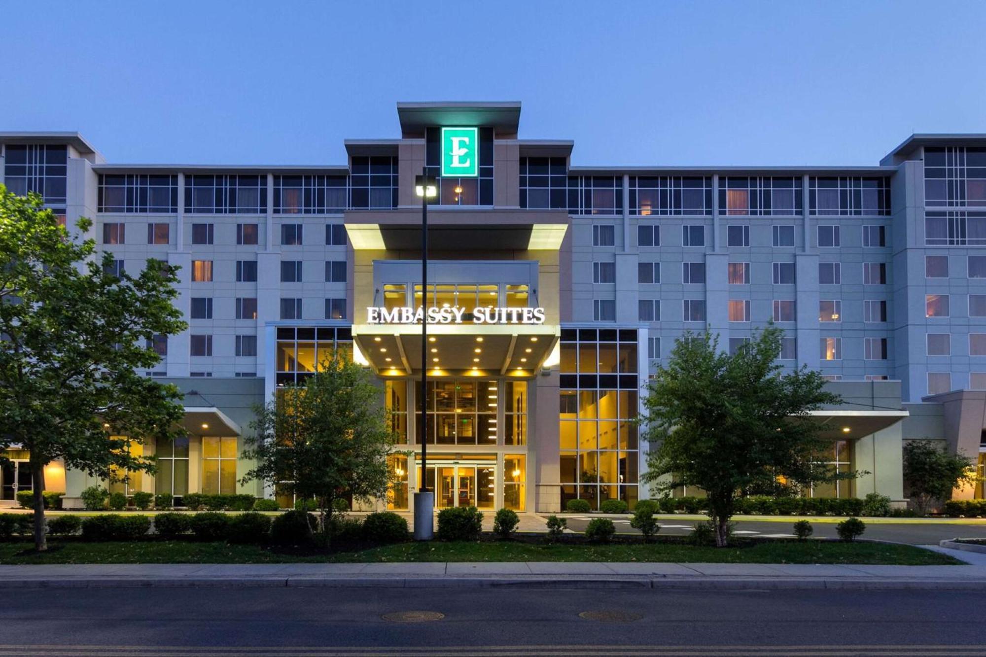 Hotel Embassy By Hilton Newark Airport 4*