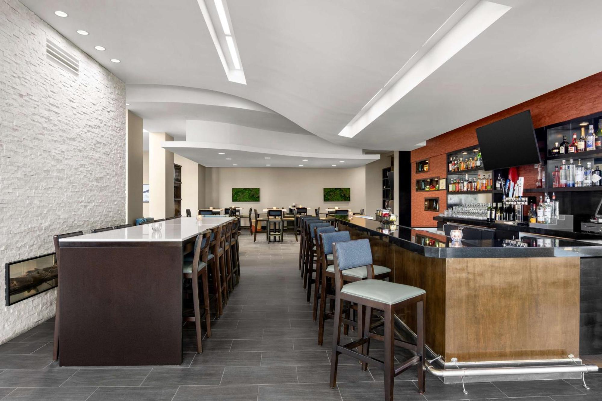 Hotel Embassy By Hilton Newark Airport