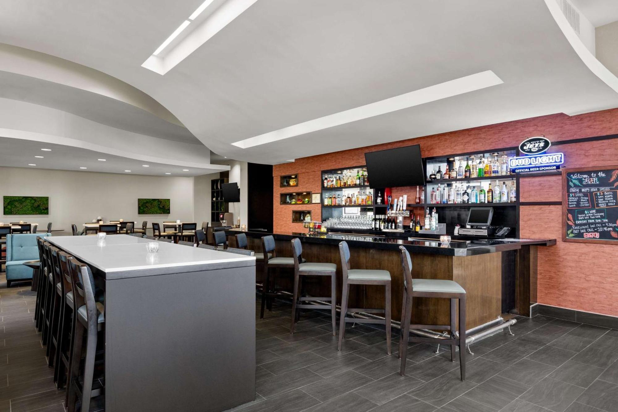 Embassy By Hilton Newark Airport Hotel 4*