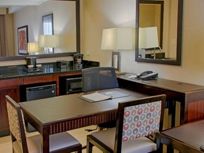 Hotel Embassy By Hilton Newark Airport