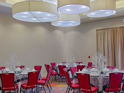 Hotel Embassy By Hilton Newark Airport 4*